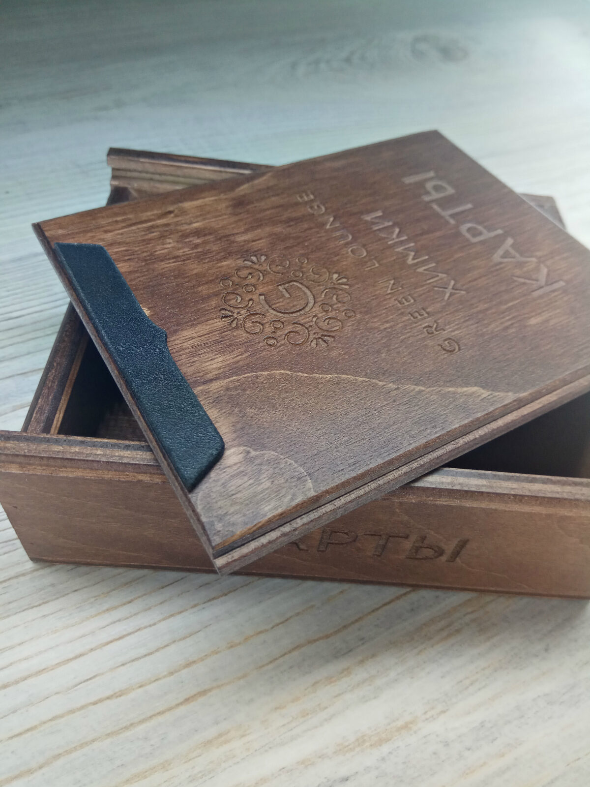 Коробка для игральных карт орех